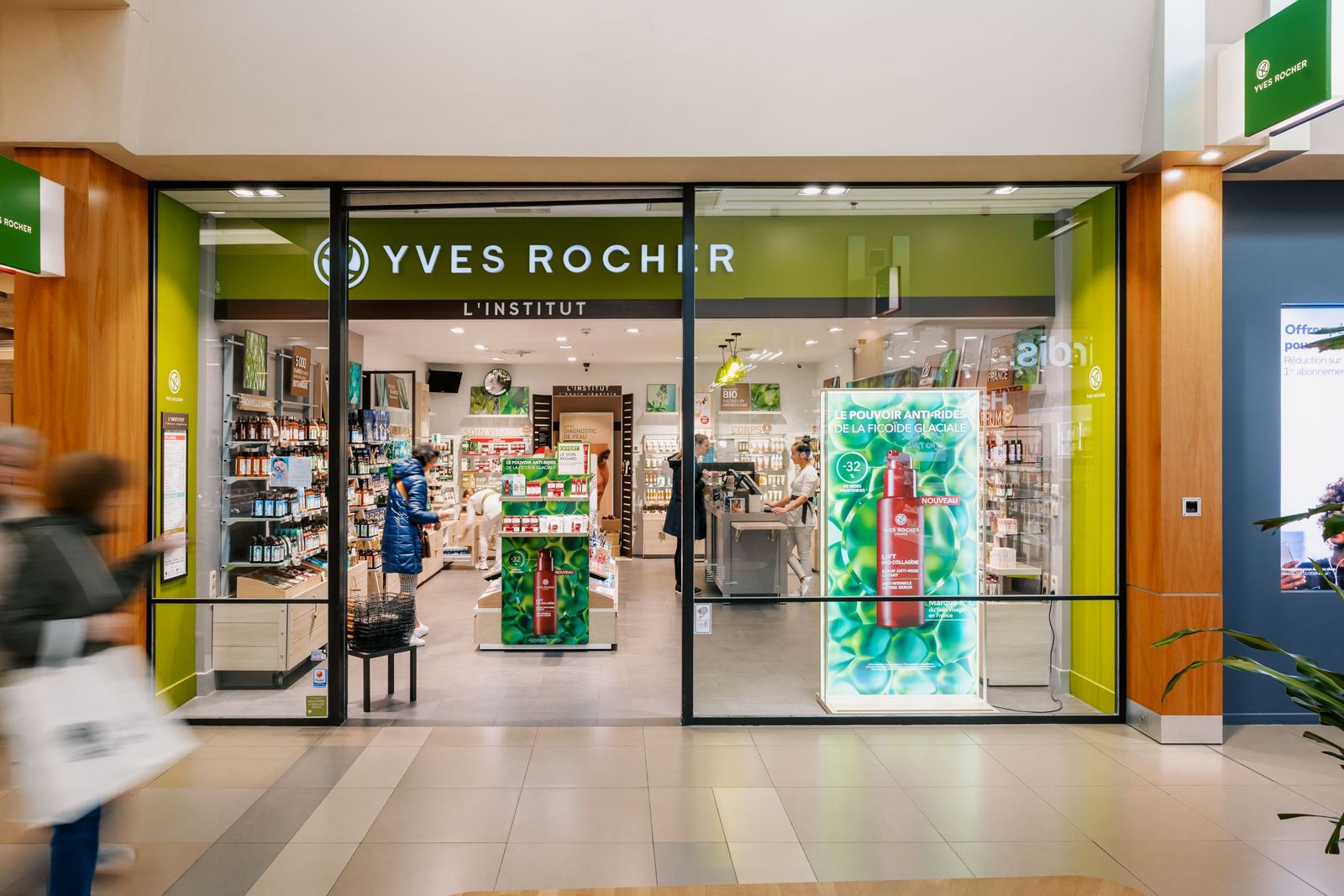 Yves Rocher shopfront