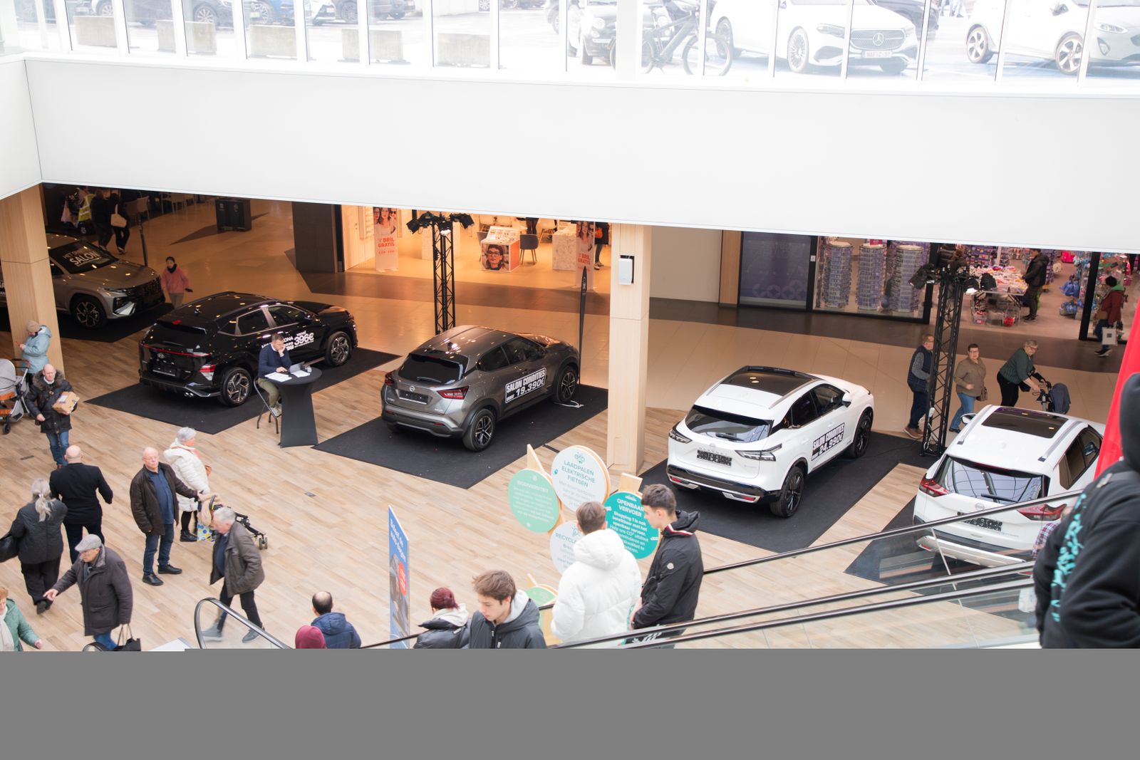 Autodagen in Shopping 1, autosalon 