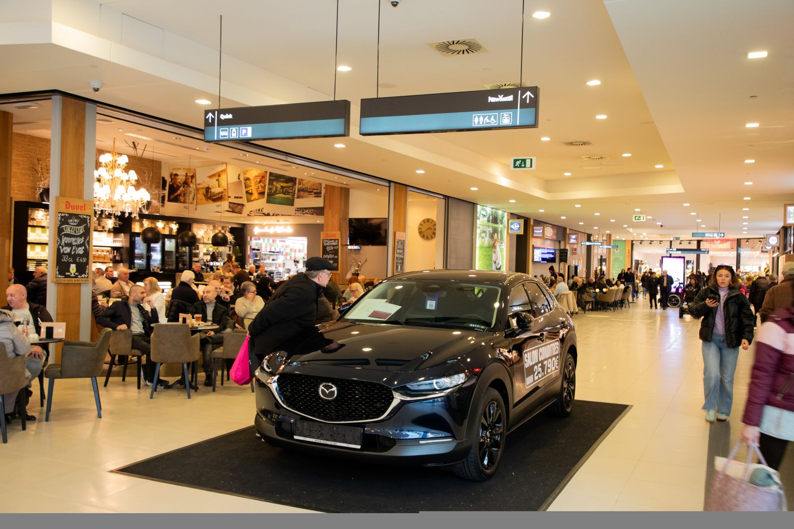 Autodagen in Shopping 1, autosalon 