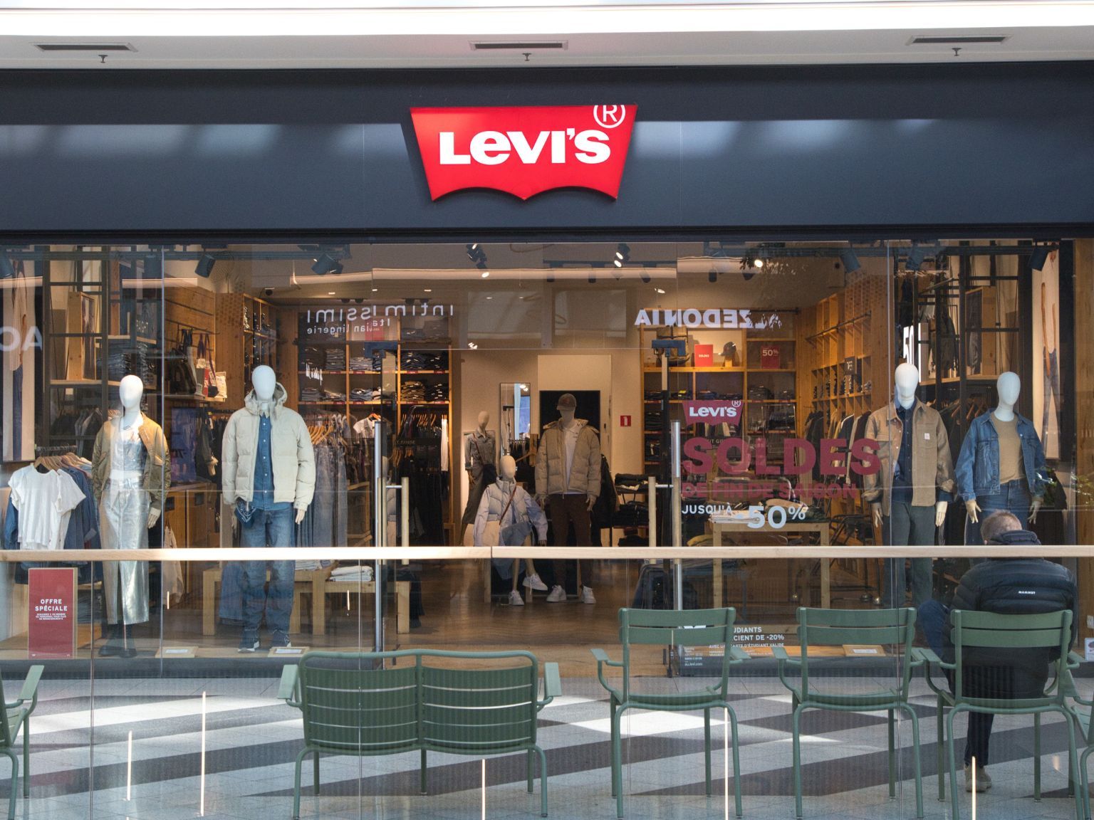 levis photo